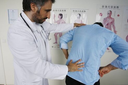 Como tratar a dor nas costas na rexión lumbar
